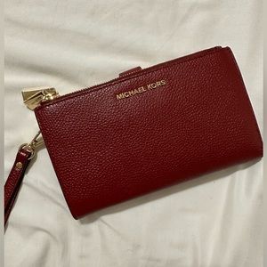 Micheal Kors wallet wristlet